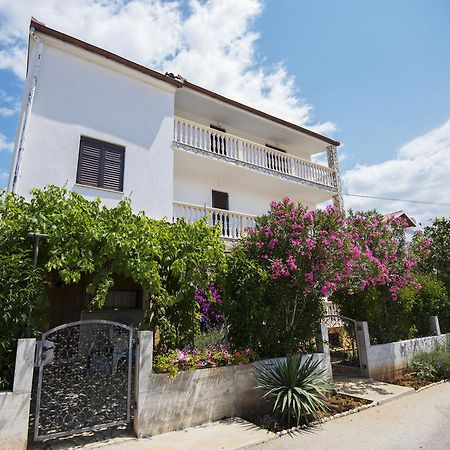 Apartments Petrcane Welcome Экстерьер фото