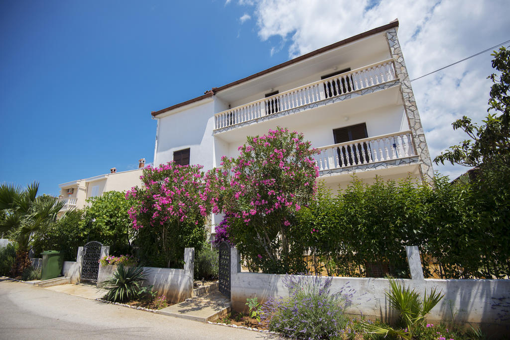 Apartments Petrcane Welcome Экстерьер фото