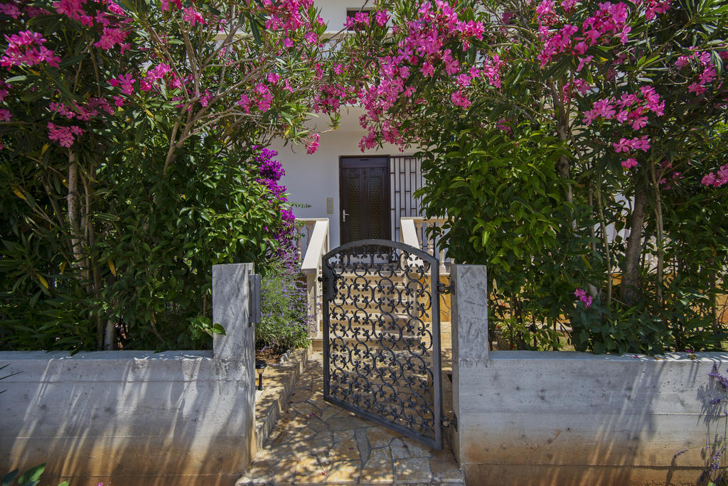 Apartments Petrcane Welcome Экстерьер фото